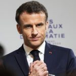 Macron insiste en que la reforma de las pensiones entrará en vigor antes de fin de año: "No es un lujo, es una necesidad."